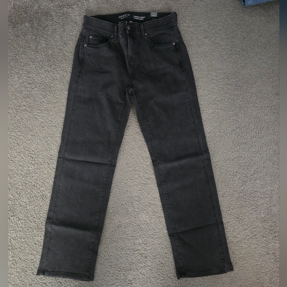 NWT Torrid Bombshell Straight Jeans - 14T Black